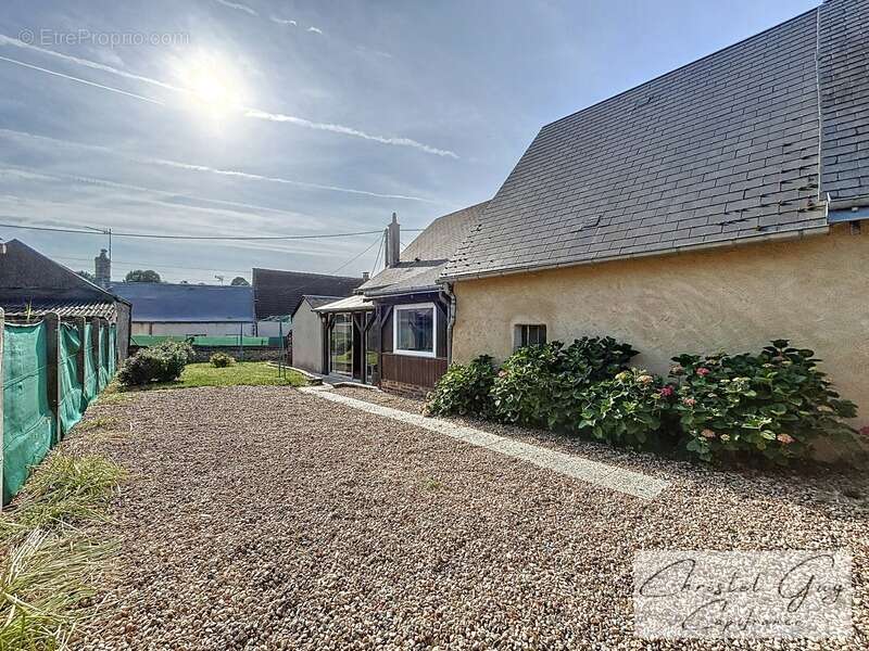 MONTVAL SUR LOIR (72500)centre ville, maison plain-pied à vendre T4 avec garage sur parcelle de 315 m² - photo 11