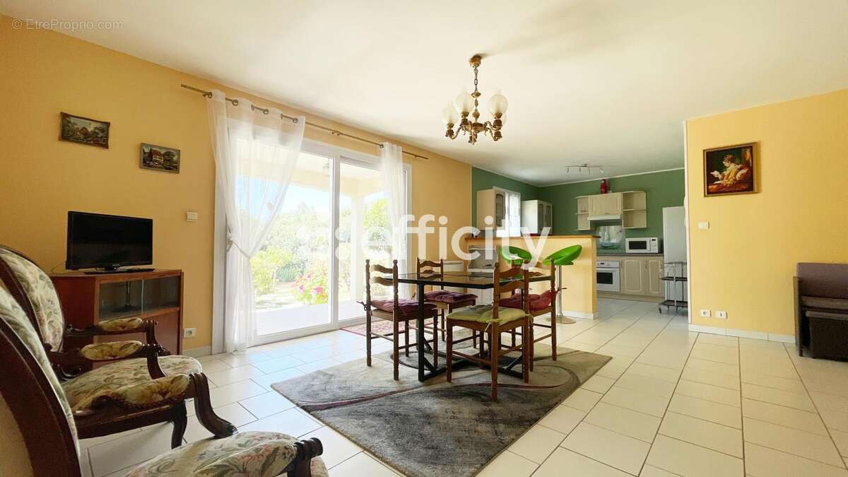 Maison à SAINT-LAURENT-DE-LA-PREE