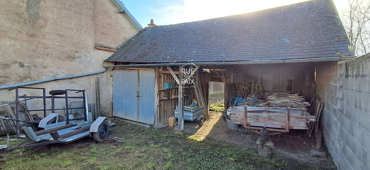 Terrain à LENCLOITRE