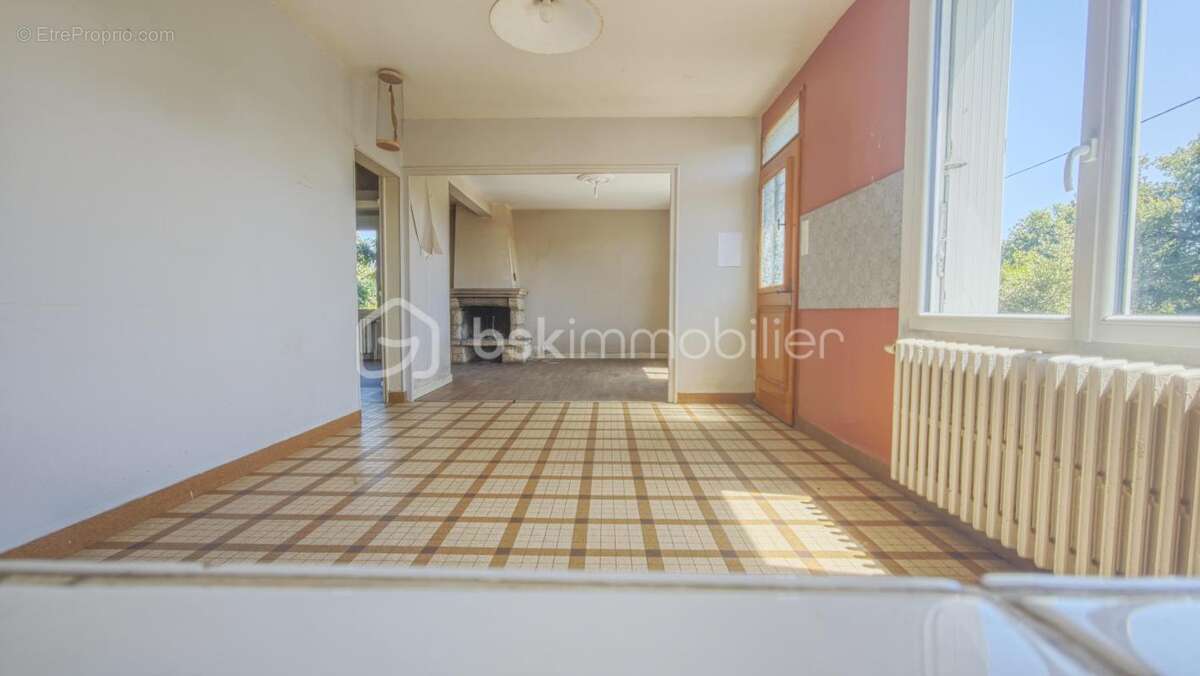 Maison 97 m² 4 pieces avec terrain constructible de 2 305 m² et garage double - photo 3