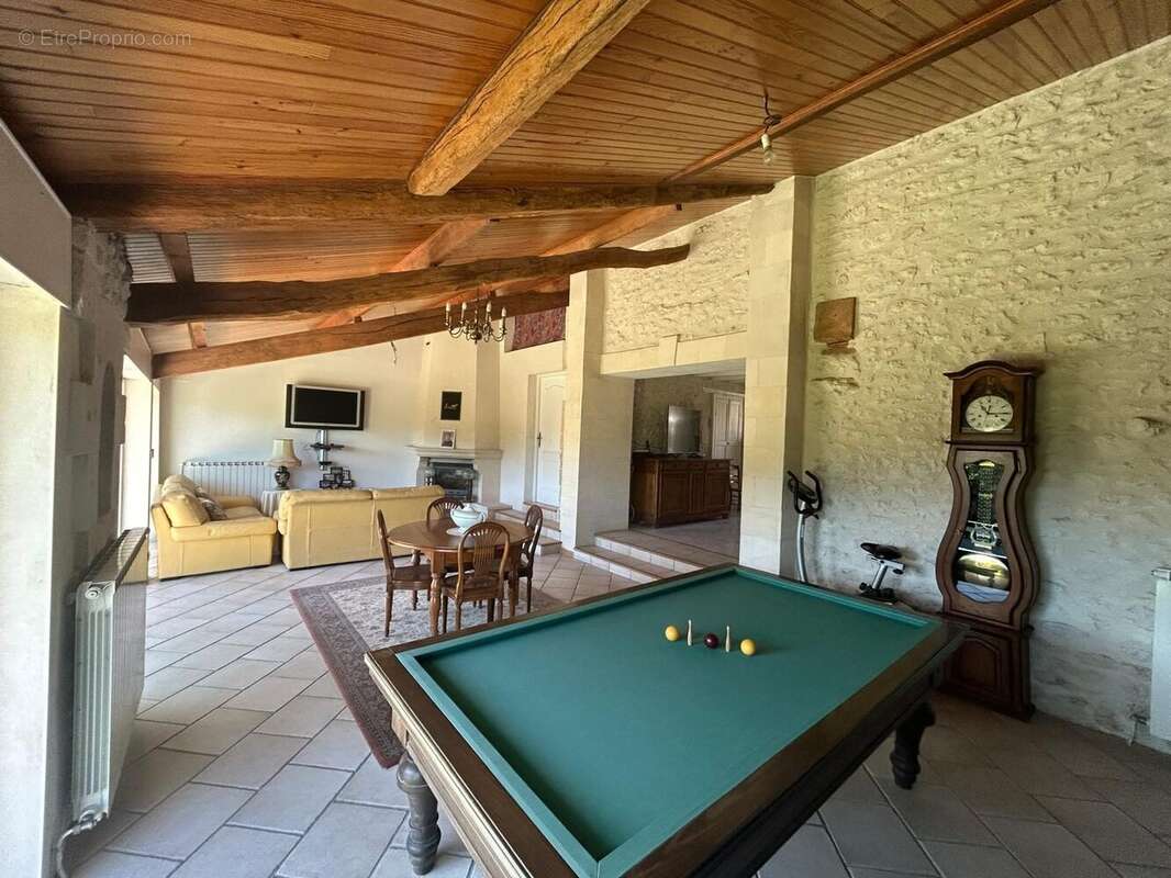 Maison 163 m² à Saint-Ciers-Du-Taillon  - photo 4