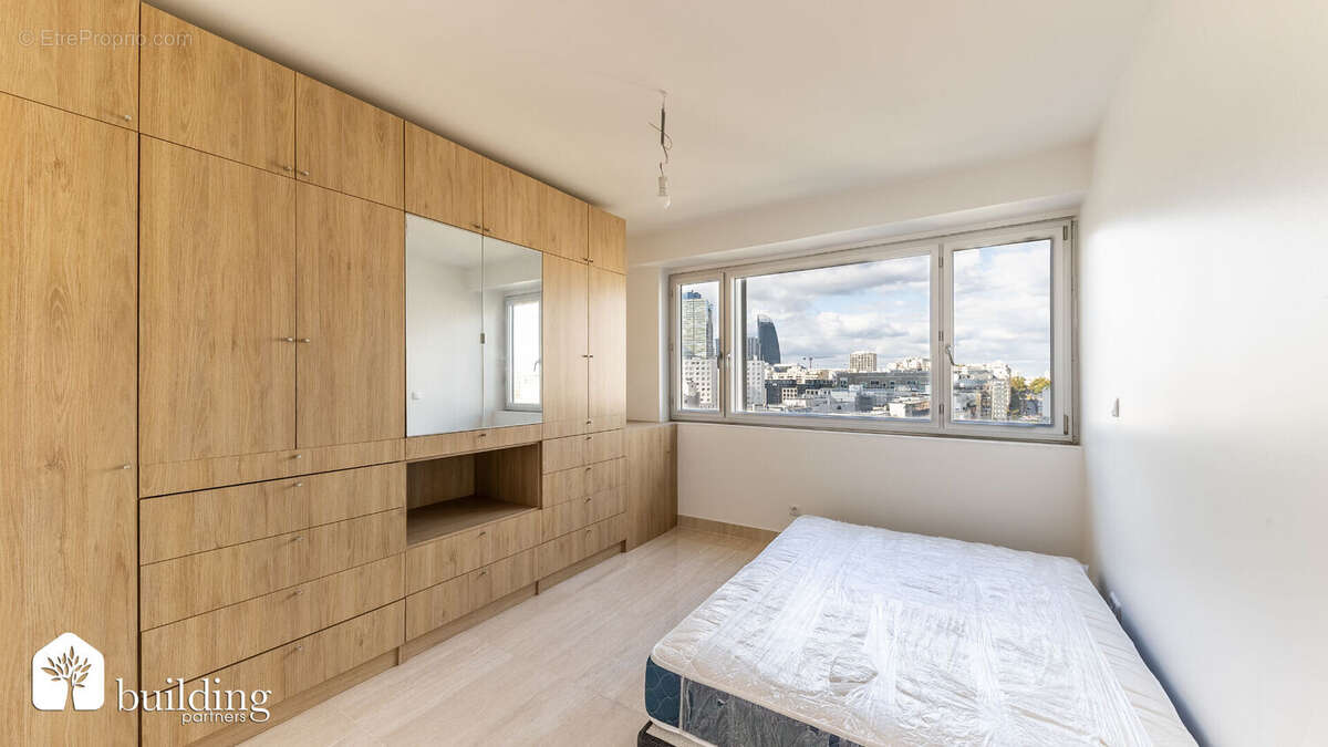 Appartement à COURBEVOIE