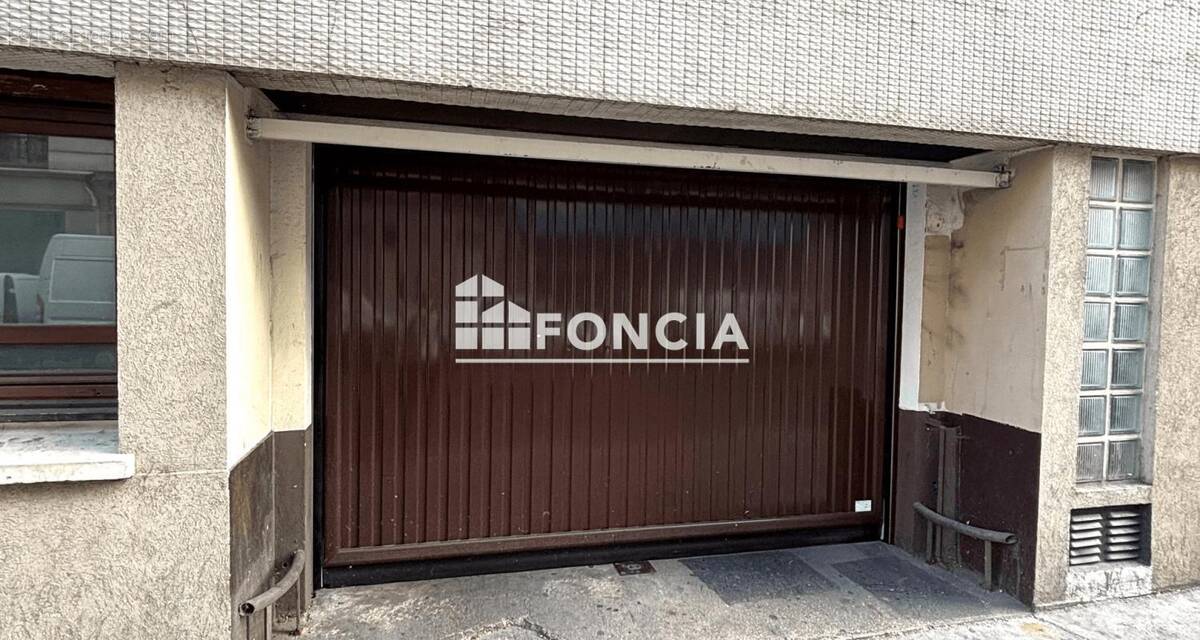 Parking à PARIS-18E