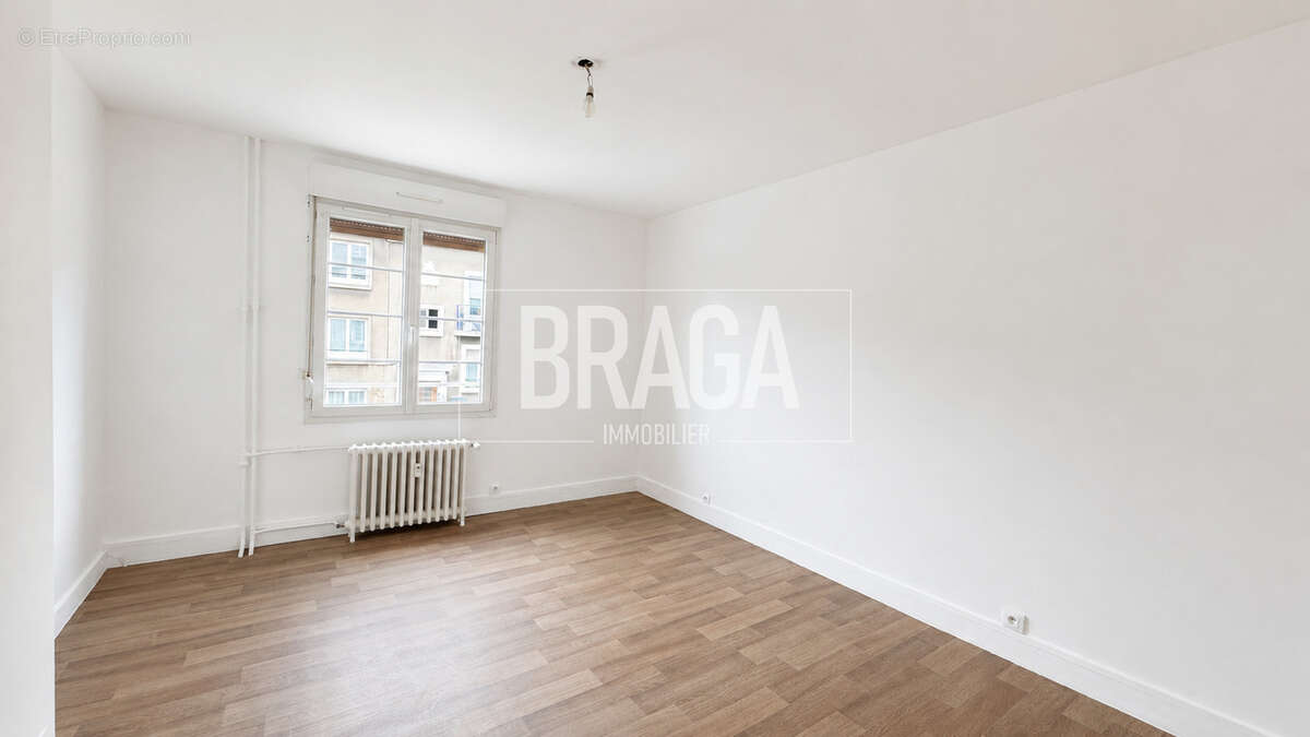 À deux pas du centre-ville et à moins de 10 minutes à pied de la plage : appartement de 72 m2 - photo 4