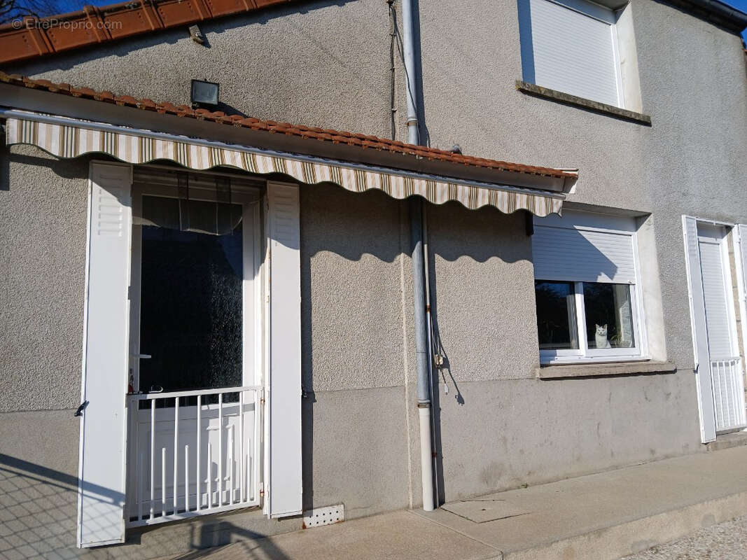 Maison à SAINT-SULPICE-LES-FEUILLES