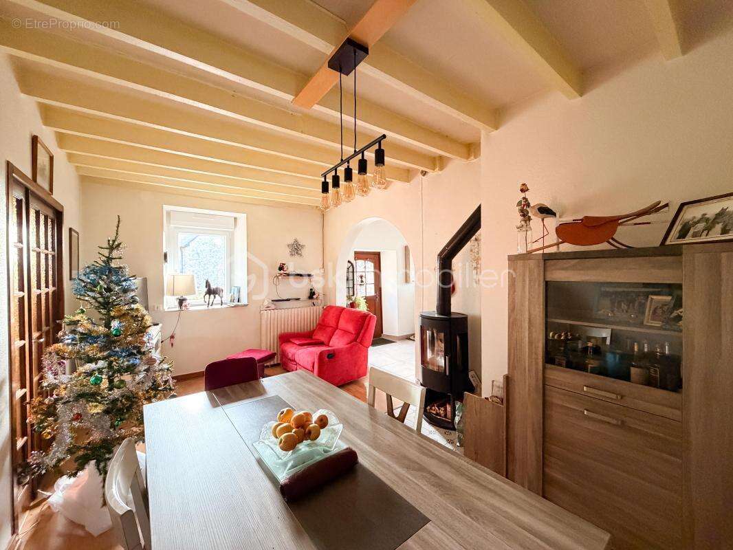 Maison à SAINT-PIERRE-LA-COUR