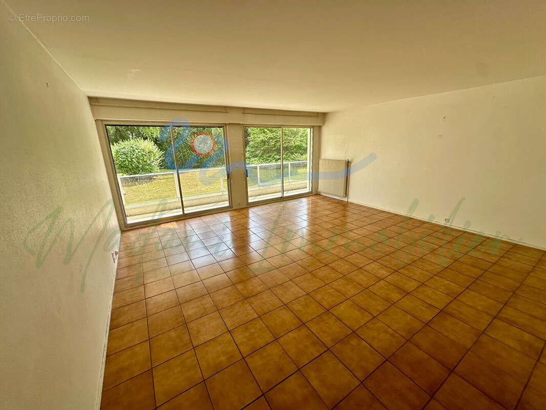 Appartement à FRENEUSE