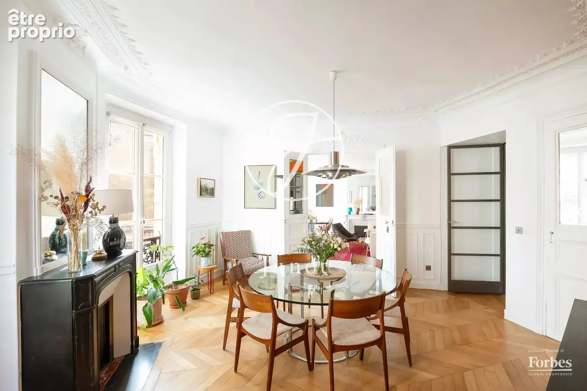 Paris 10e - SAINT-VINCENT DE PAUL - Appartement à vendre - 5 pièces - 114,04m² Carrez - 116,07m² au sol - 2 chambres - Vue dégag - photo 7