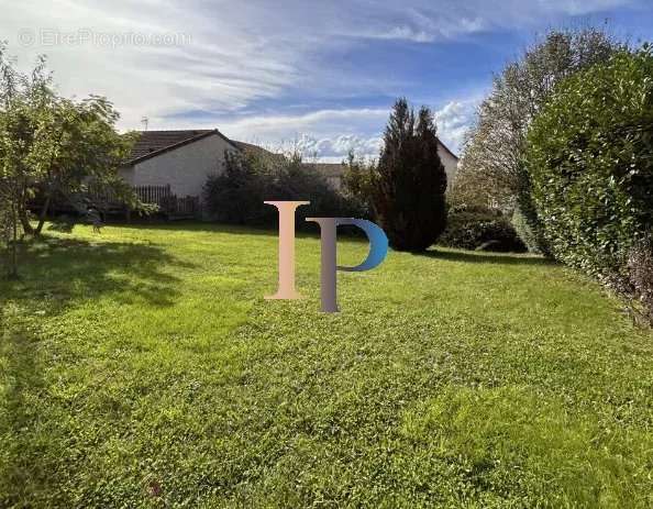 Maison à POUILLY-SOUS-CHARLIEU