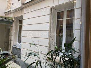Neuilly-sur-Seine – Saint Dominique - 5 pièces haussmannien – 126 m² Carrez – Rez-de-chaussée calme et prêt à vivre - photo 19