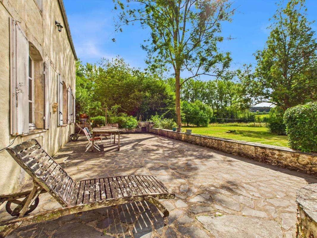 Maison à FONTAINE-LE-PIN