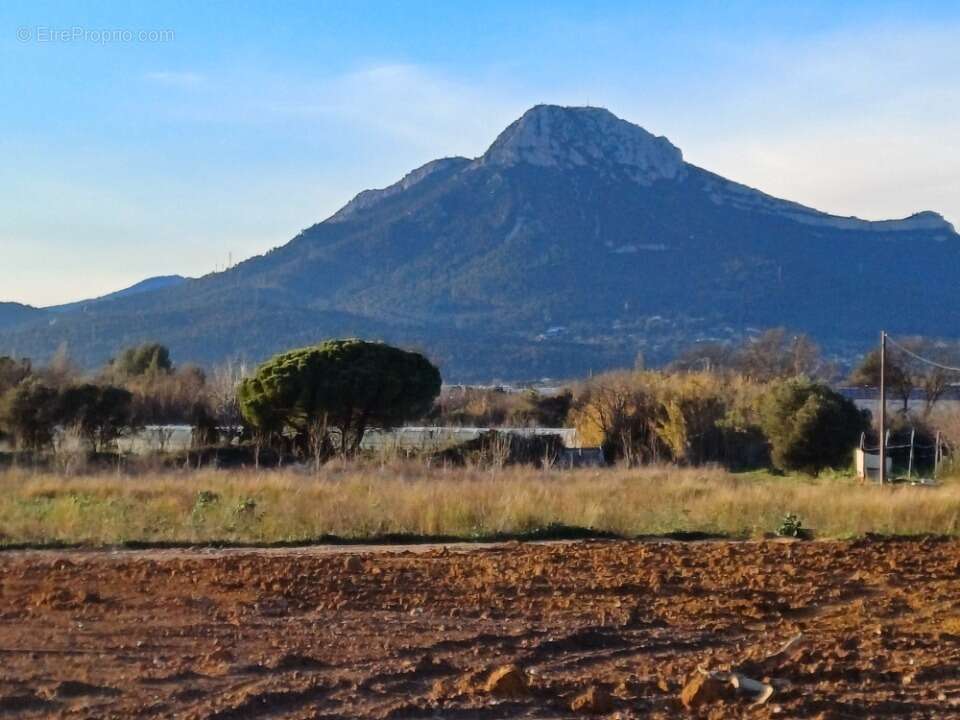 Terrain à LA CRAU