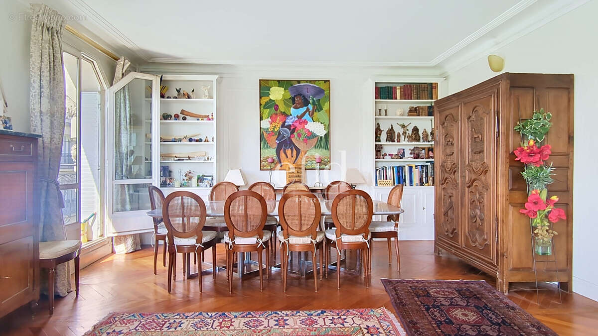 Appartement à PARIS-16E