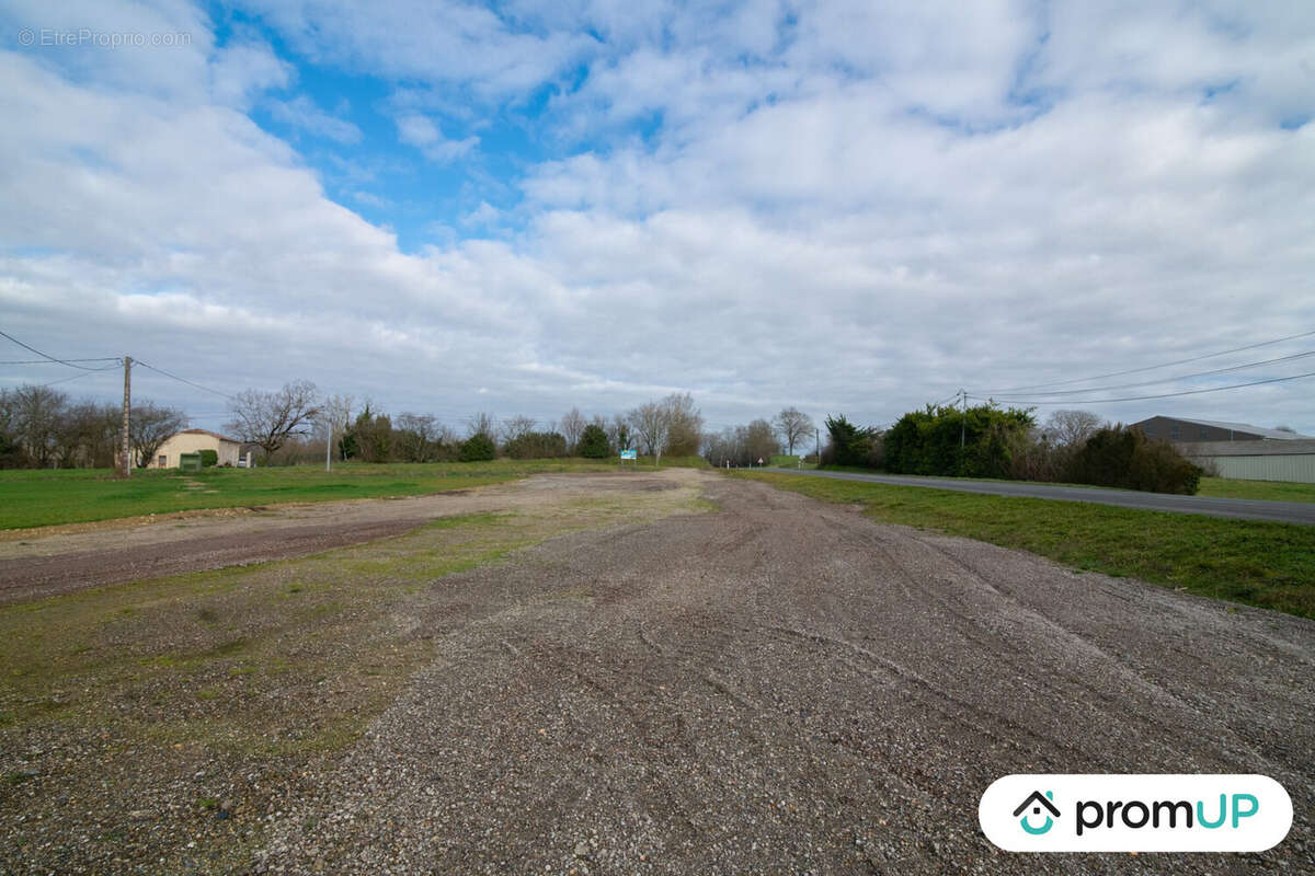 Terrain à SEMPESSERRE