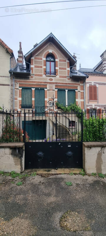 Maison à PONT-SUR-YONNE