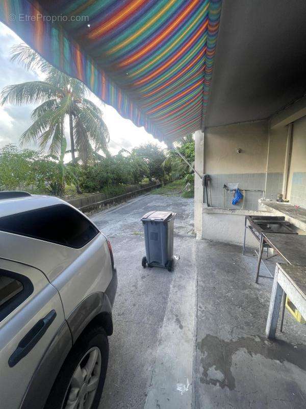 Commerce à LE VAUCLIN