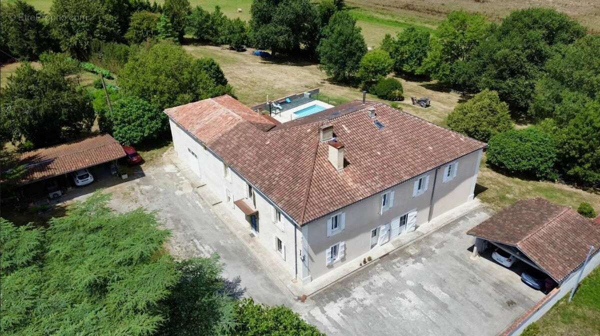 Maison à SAINT-JEAN-LE-COMTAL