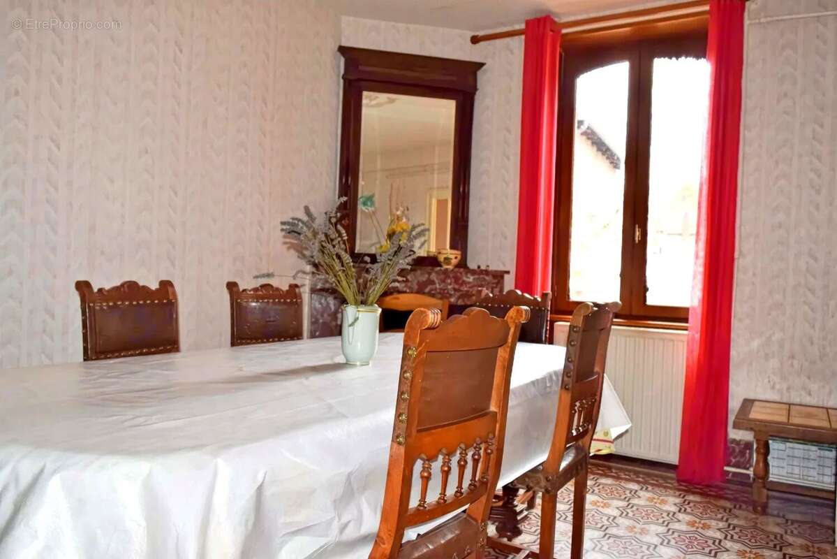 Maison à SAIL-LES-BAINS