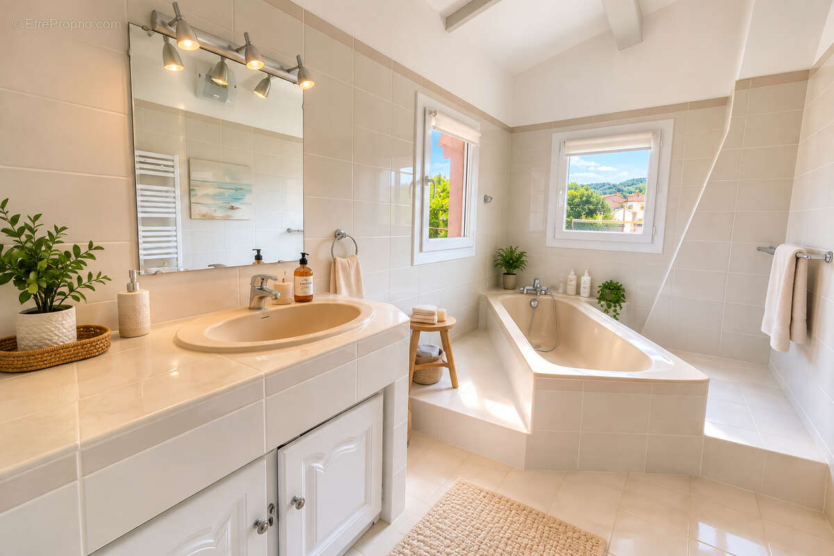 **Maison INDIVIDUELLE 4 pièces - 3 Chambres (130m²) ** Jardin  + Piscine** Stationnement & Garage ** Saint Mandrier sur mer (834 - photo 13