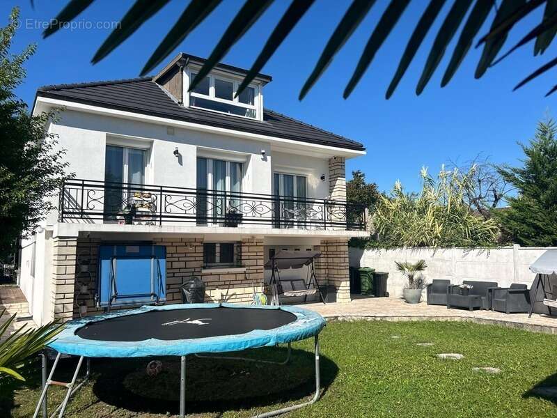 Maison à BONNEUIL-SUR-MARNE