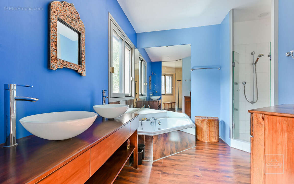 Saint Cyr au Mont d'Or, 12mn à pied du Village, Maison d'environ 230m² sur 1 617m² de terrain - photo 8