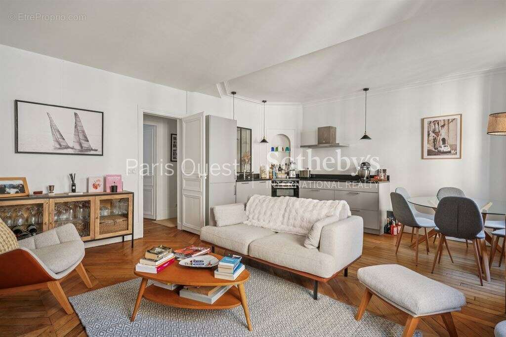 Appartement à PARIS-8E