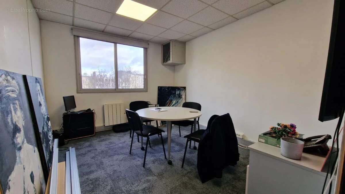 Bureaux à vendre loués à Issy-les-Moulineaux dans un quartier animé, proche du tramway T2 et de la future ligne 15 du Grand Pari - photo 3