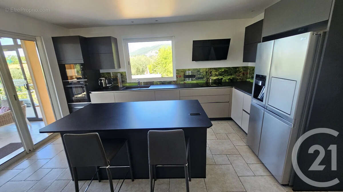 Maison à CHATEAUNEUF-GRASSE
