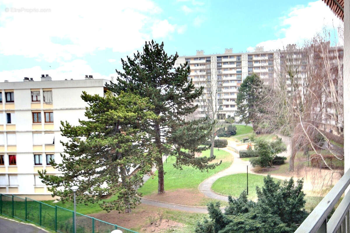 Appartement à FRESNES