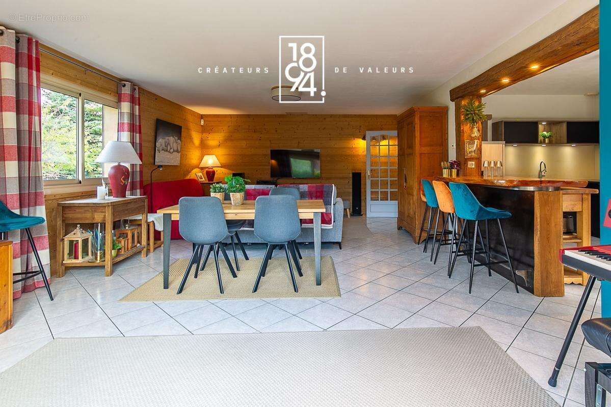 2 Maison T7 à vendre Enchastrayes 04 (04400)  128 m²  Terrasse, Garage, Carport, Jardin  - photo 2