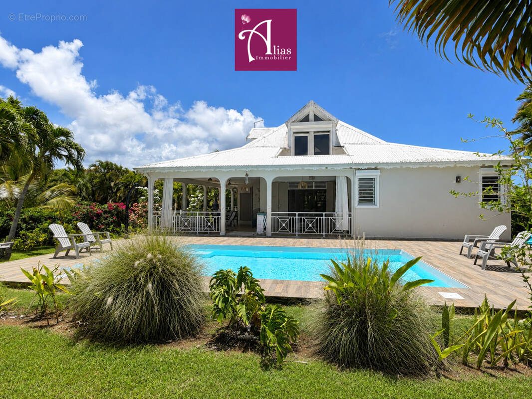 Maison à BAIE-MAHAULT