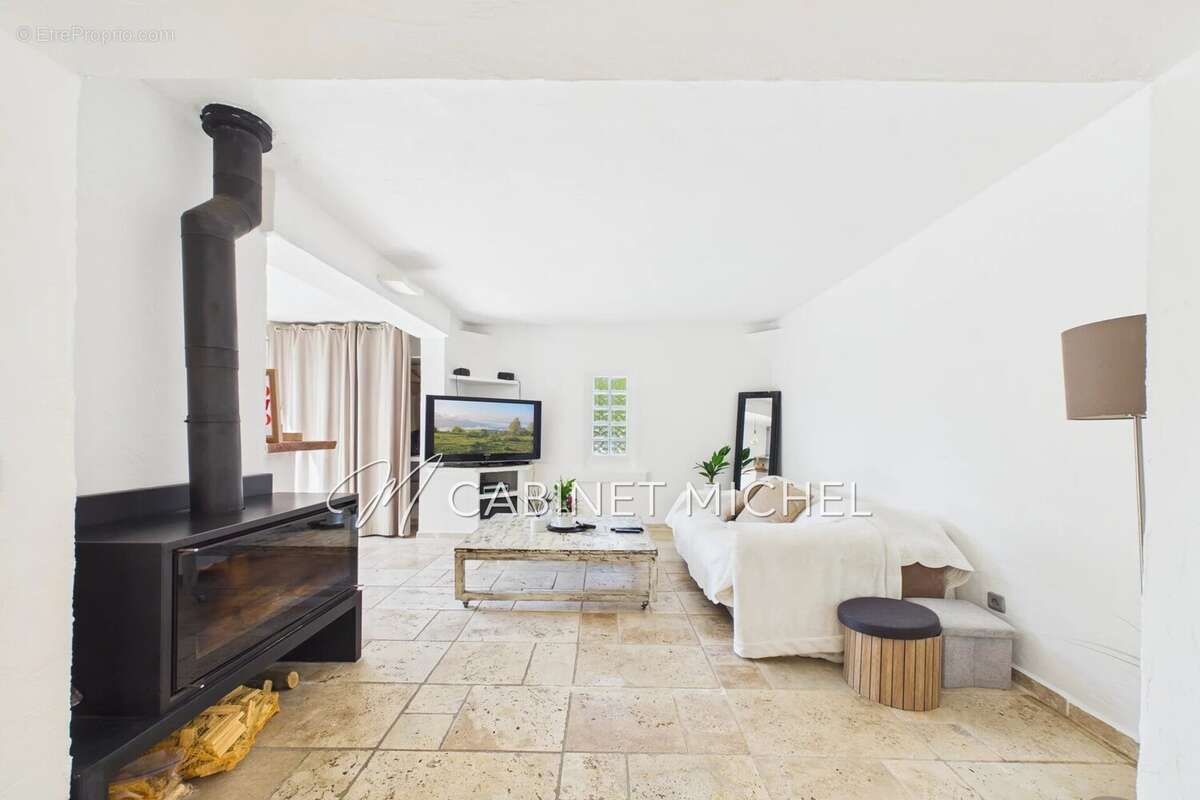 Maison 114 m² à Roquefort-Les-Pins  - photo 7