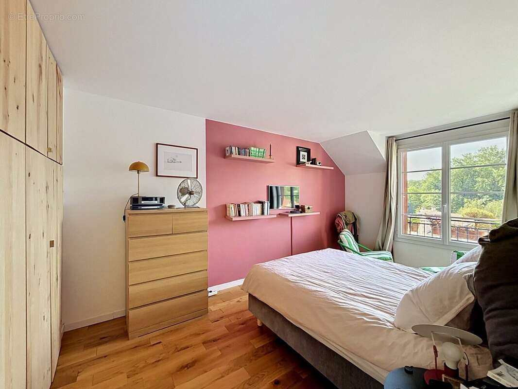 Chambre 1 - Appartement à BUC