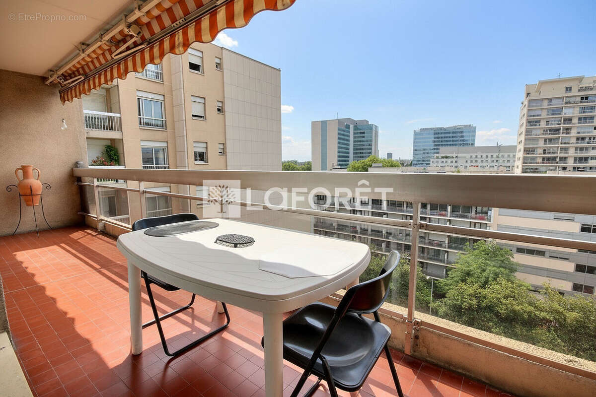 Appartement à COURBEVOIE
