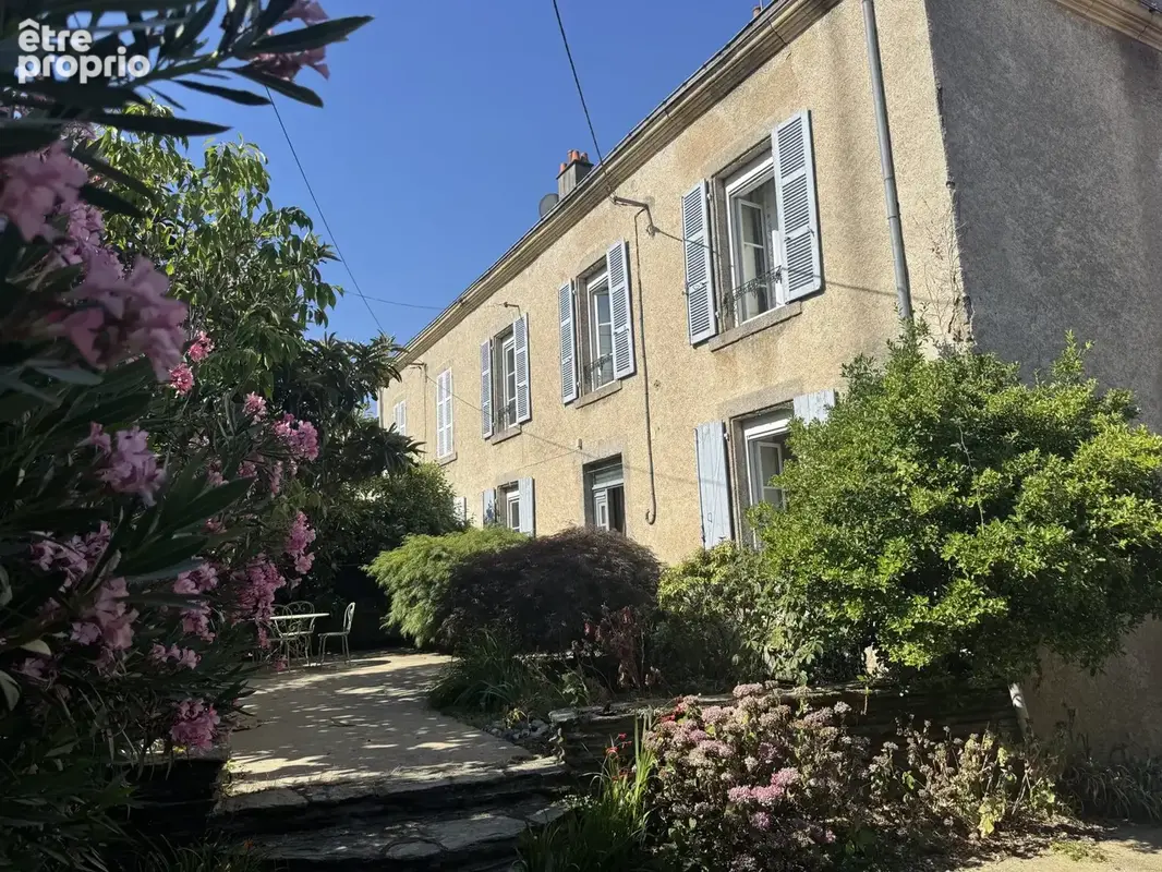 Maison 7 pièces 203 m² à vendre à Breuil-Barret (85120) - photo 2
