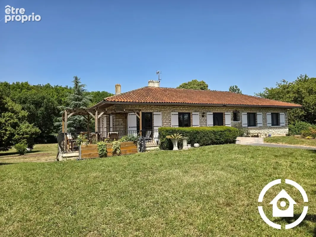 Maison 8 pièces 195 m² à vendre à Foussignac (16200) - photo 3