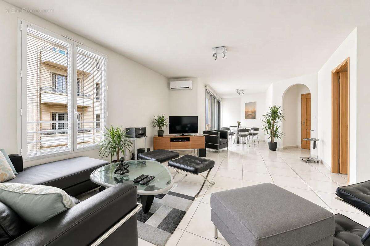 LYON 7 - Place JEAN MACE -Appartement T4 de 89 M2 - - photo 12