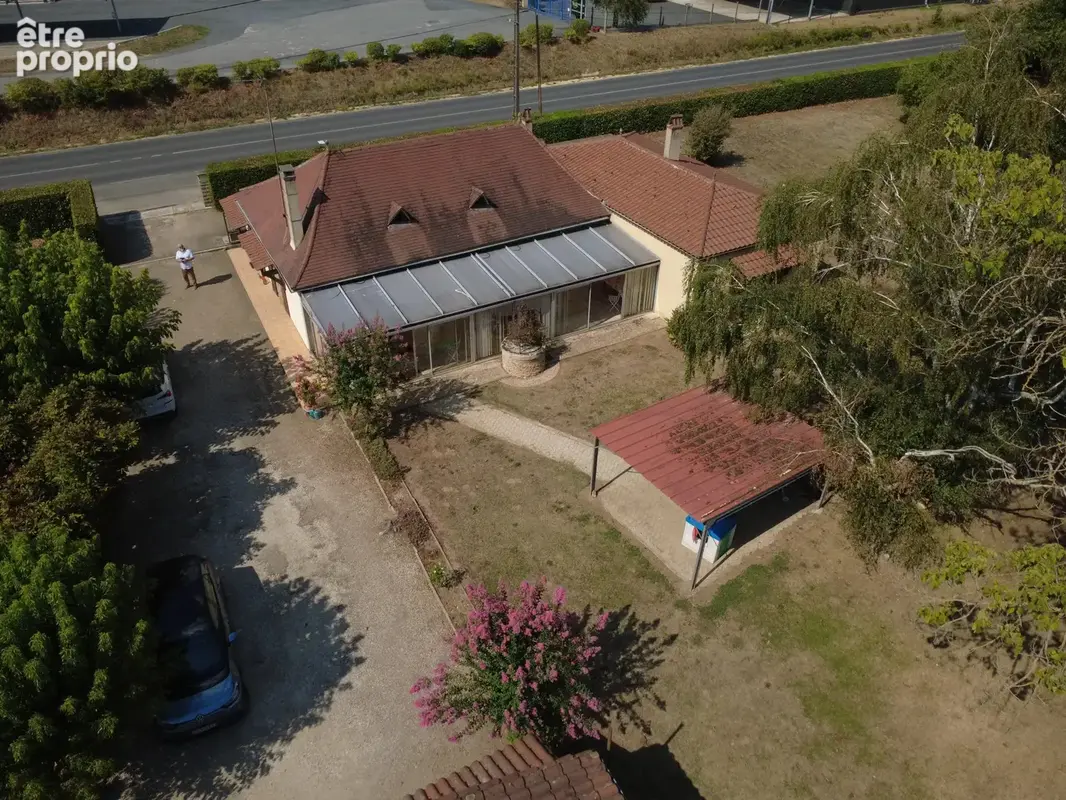 Maison de 196 m² avec double garage et atelier - photo 2