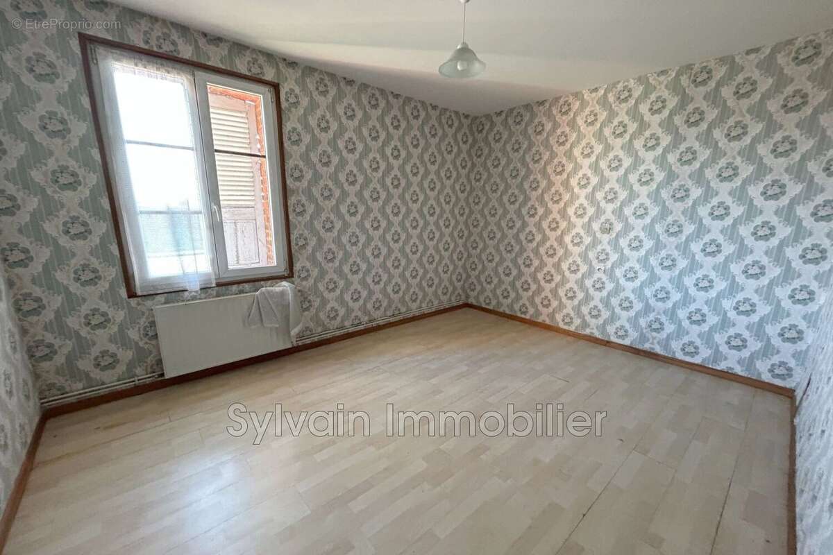 Maison à FORMERIE