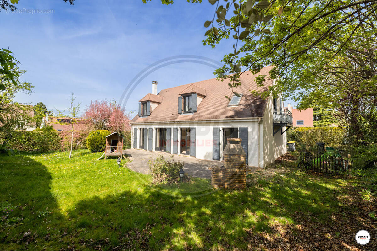 Maison à MORAINVILLIERS