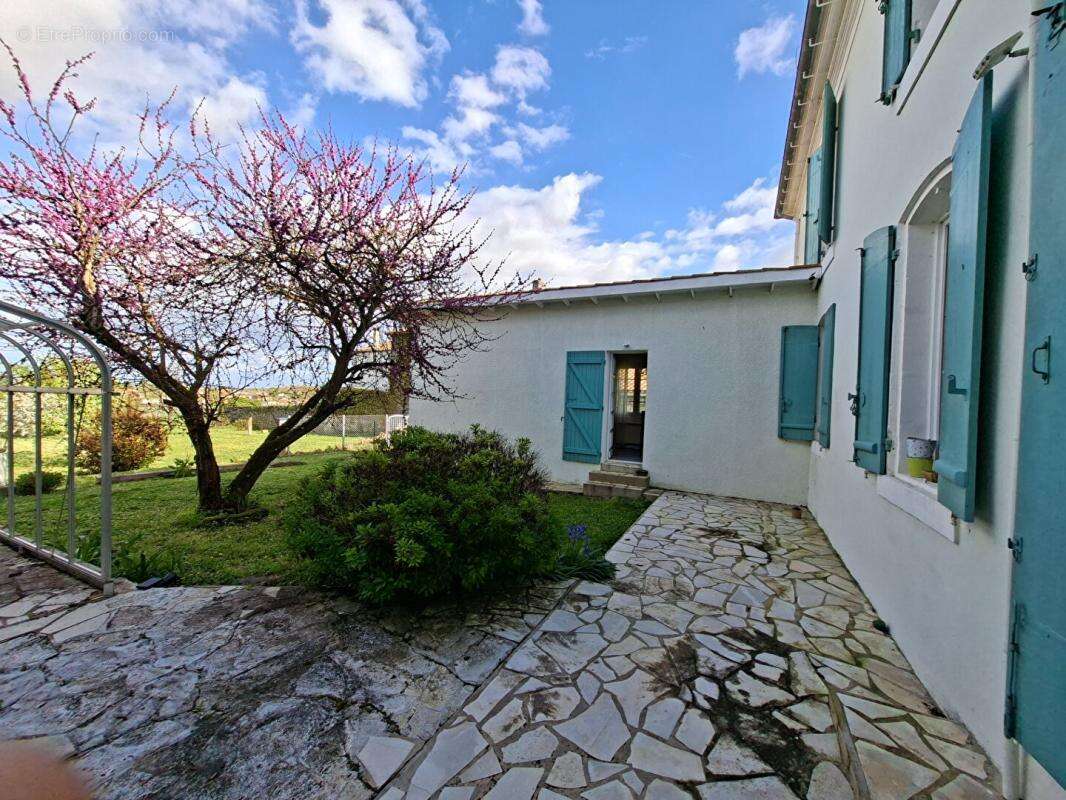 Maison à SAINT-ESTEPHE