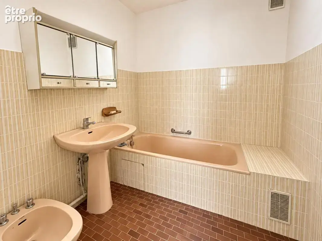 Aix-en-provence centre – proche rotonde – t3 avec balcon et ascenseur - photo 14