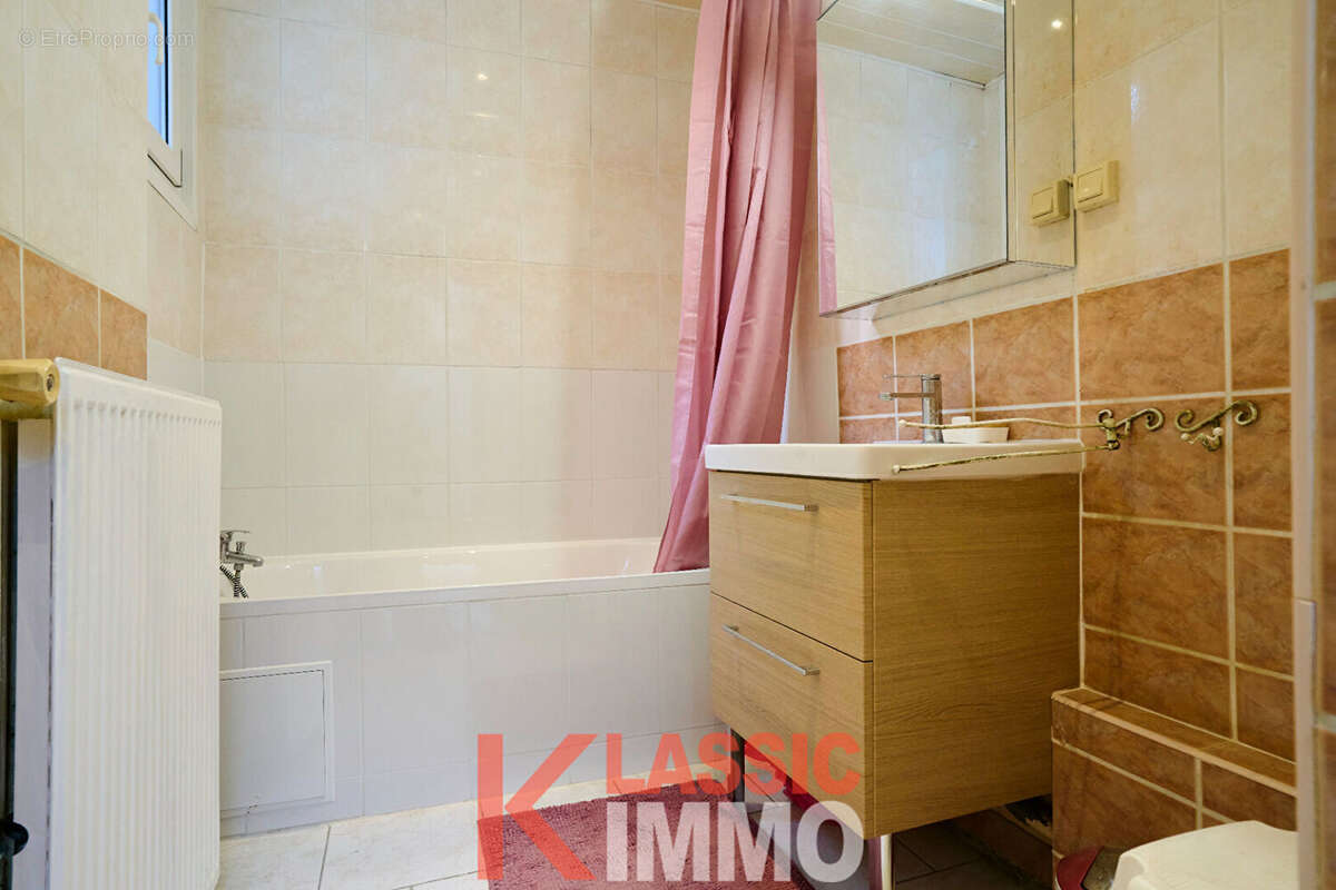 Maison 4 chambres avec un extérieur et garage 10 m² - photo 8