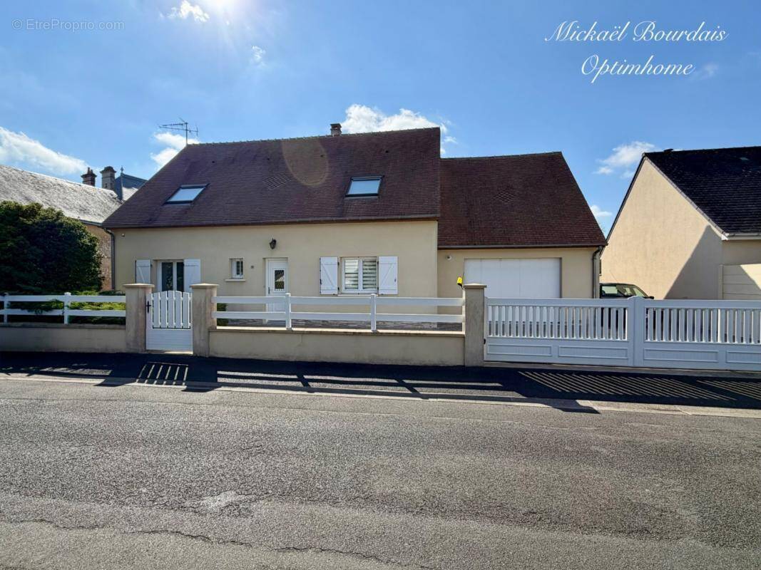 EXCLUSIVITÉ – LE LUDE – Maison 4 chambres - Vie de plain-pied - 3 garages - Terrain clos - Centre-ville à pied - photo 1