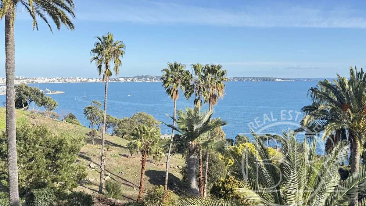 Appartement à VALLAURIS