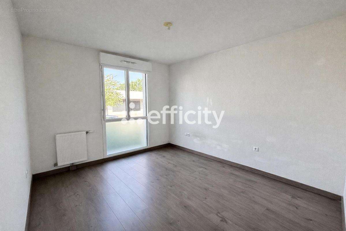 Appartement à BEAUZELLE