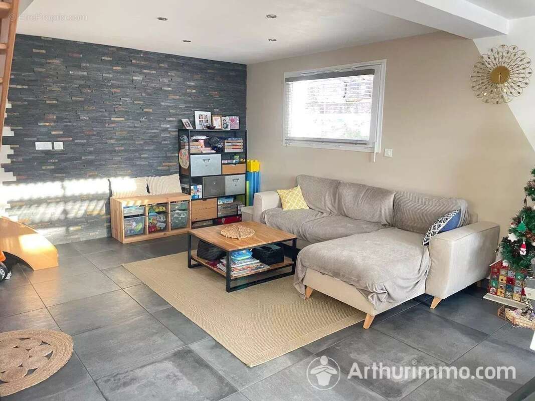 Maison à MONTPERREUX