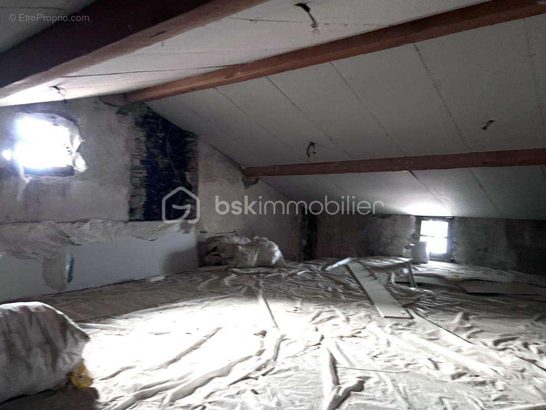 Maison en pierre R+1 de 144 m2 habitable avec combles de 63 m2 et cave voutée en sous sol de 88 m2 - photo 17