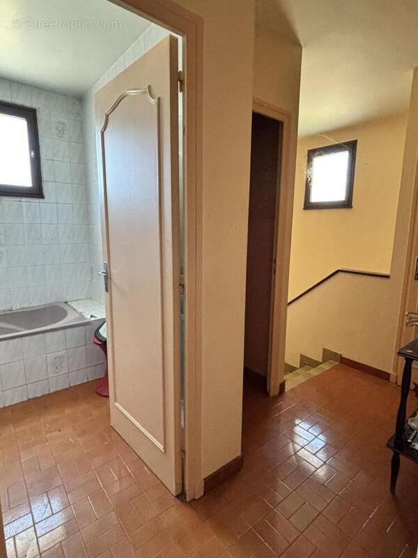 Maison 88 m² à Poisat  - photo 8