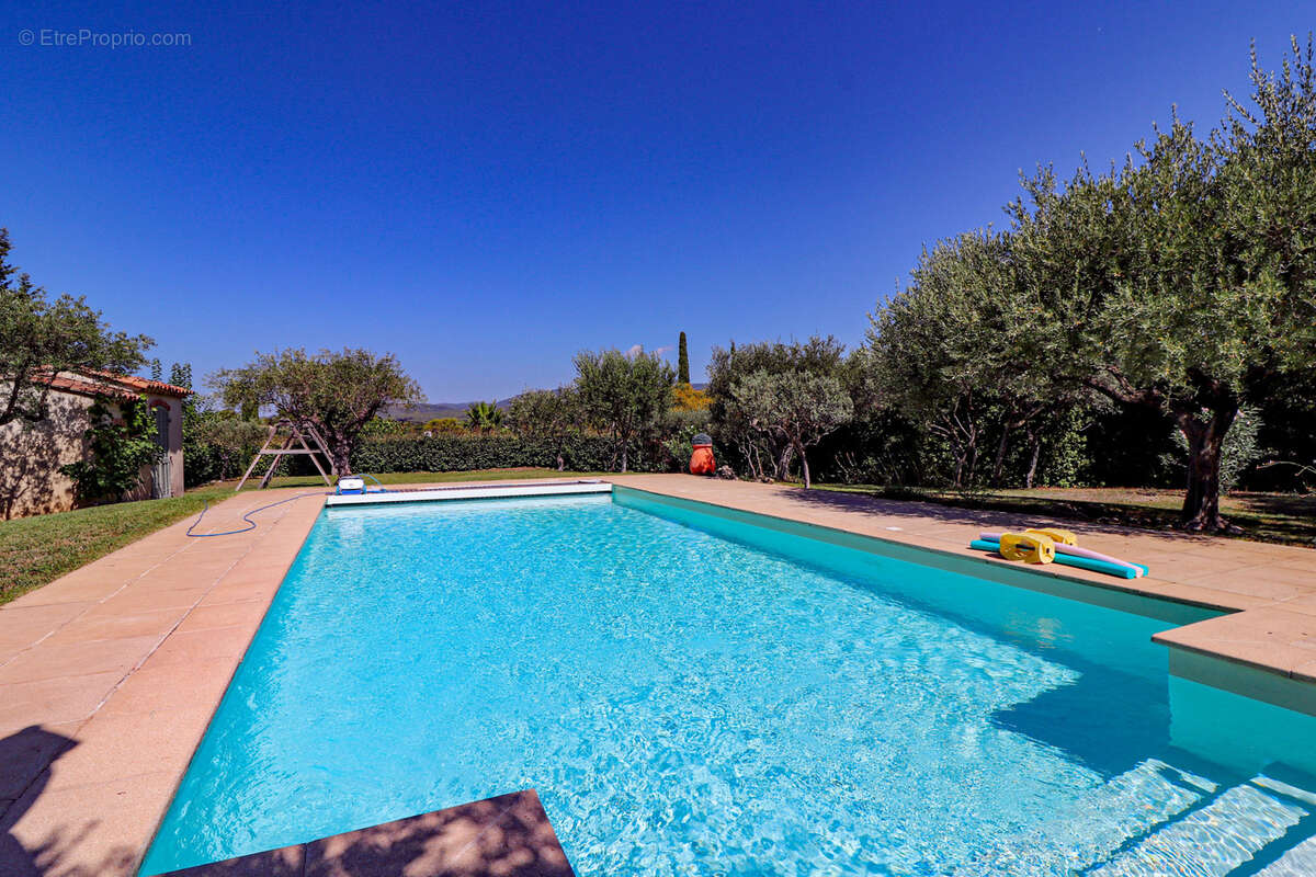 Villa 5 chambres sur terrain 2000m2 avec piscine à 2 pas du village de flayosc - photo 3